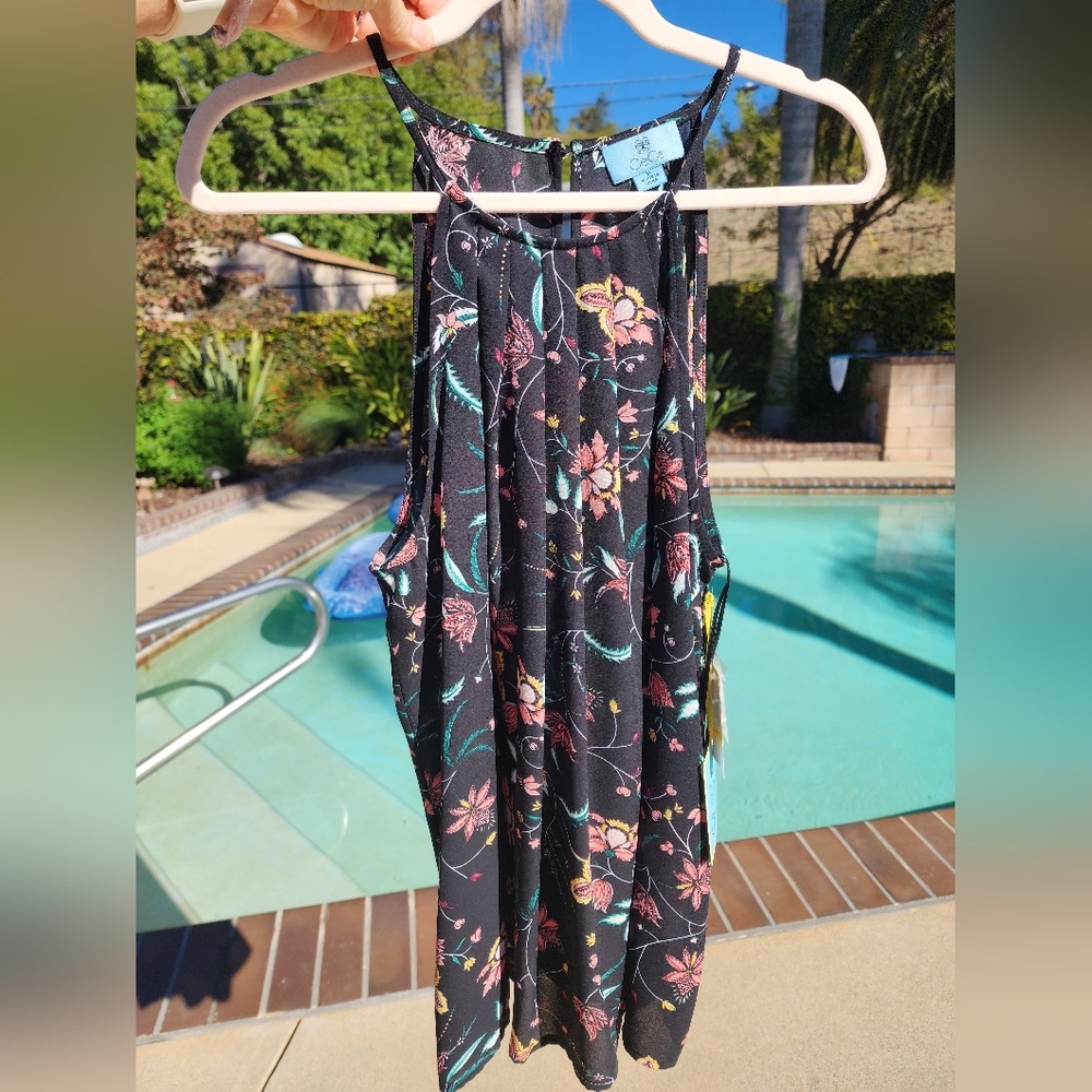 CeCe M NWT TANK TOP. SHEER, BEAUTIFUL FLORAL DESIGN AND GORGEOUS PLEATING!